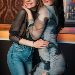 047