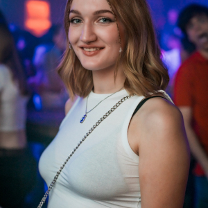 048