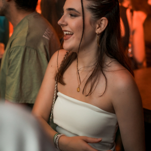 085